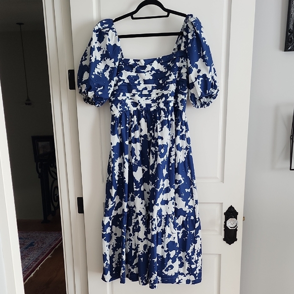 Abercrombie & Fitch Dresses & Skirts - Elegant Blue and White Floral Dress
